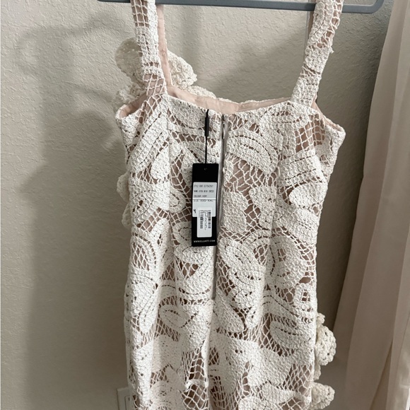 Elliatt White Crochet Mini Dress with 3D Floral Appliqués - Picture 6 of 7